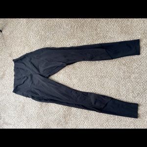 Black Lululemon Tights, size 6. Perfect for the gym or on the go.